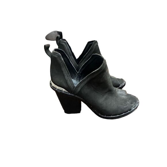 Mercer Edit Fadeout Peep Toe
Bootie, Black Suede, Womens Size 6 - Picture 2 of 7